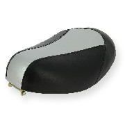 Sillín adaptable en mini scooter gris negro